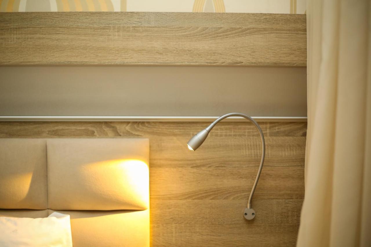 Hotel Partner & Spa Vlorë Esterno foto