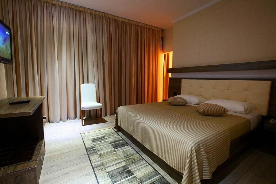 Hotel Partner & Spa Vlorë Esterno foto