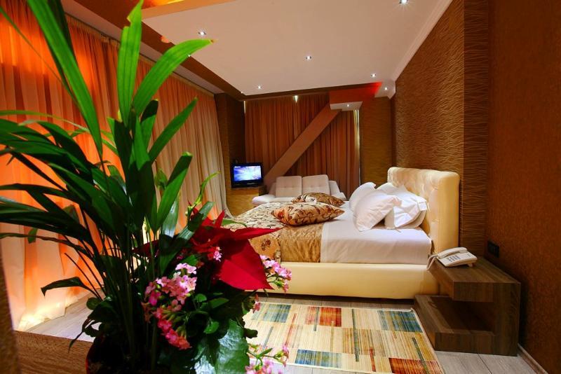 Hotel Partner & Spa Vlorë Esterno foto
