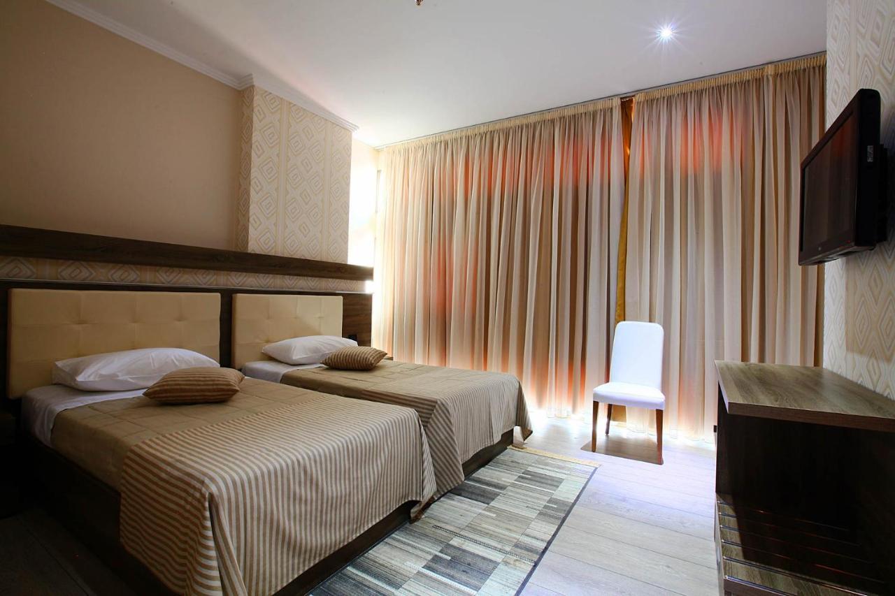 Hotel Partner & Spa Vlorë Esterno foto